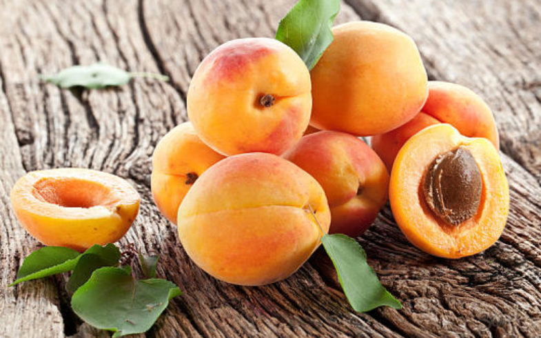 Proprietà e Benefici dei Frutti Gialli e Arancioni